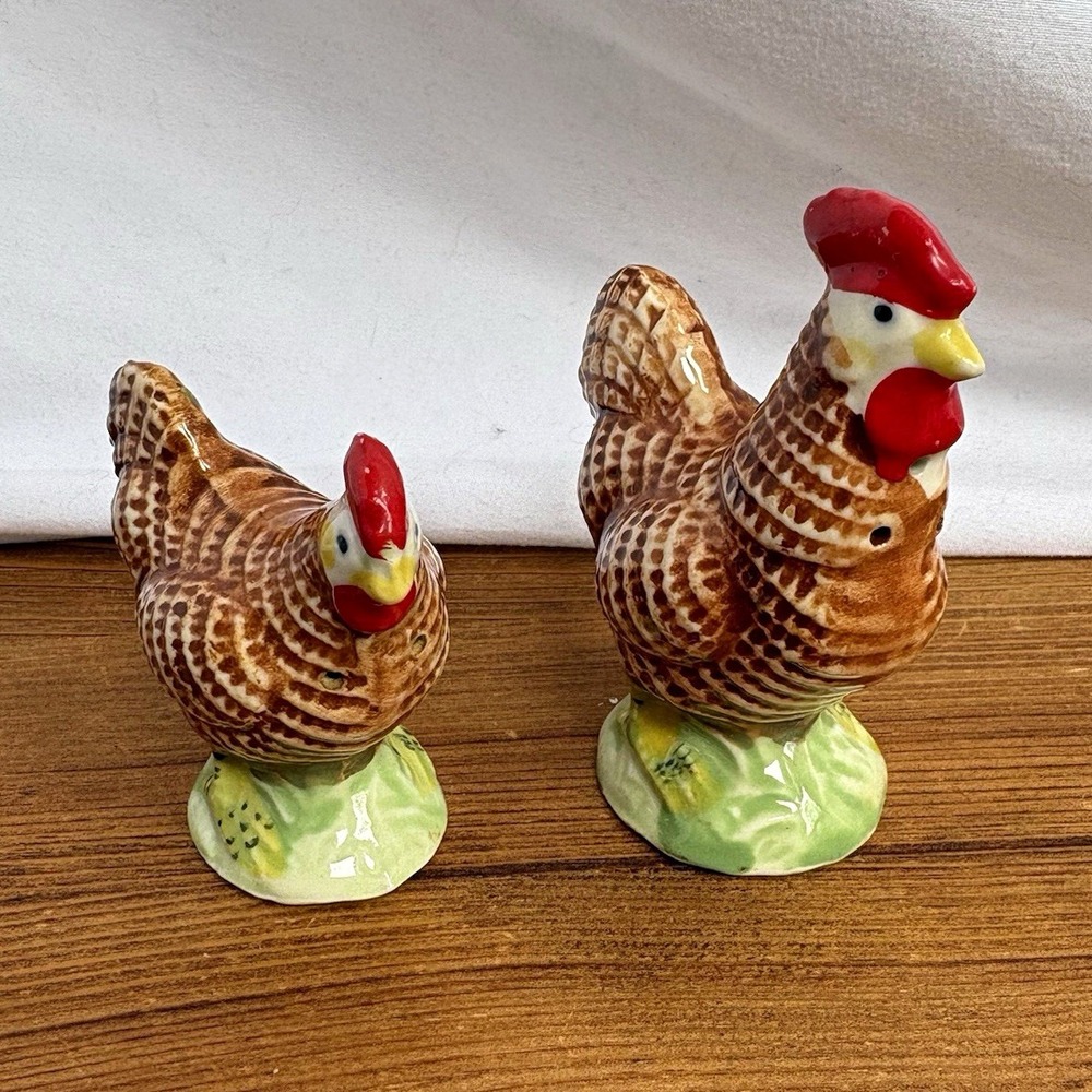Vintage Ceramic Chicken Rooster & Hen Salt Pepper Shaker Set Japan 3.5"